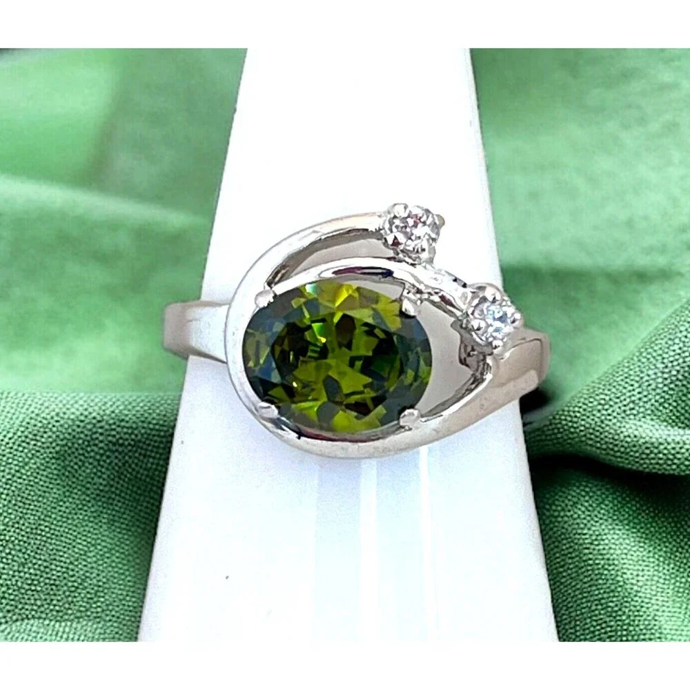 Vintage 1970s Green Stone Ring Crystal Accents Silver Tone Size 6.25 - 5X